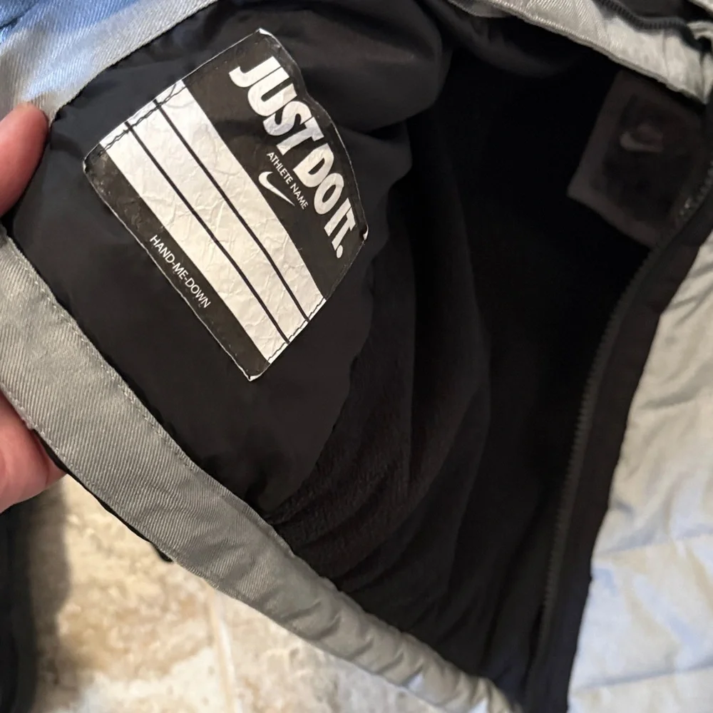 Nike Kids Light Gray Hooded Puffer Jacket with Black Accents